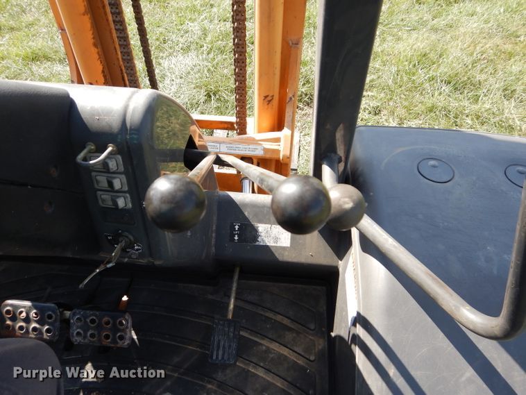 image for item DM4383 2010 Case 586G  forklift