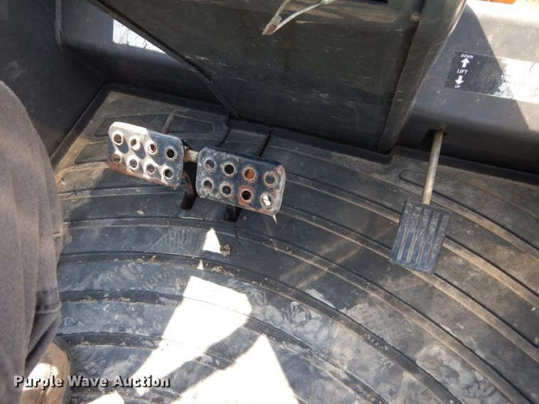 image for item DM4383 2010 Case 586G  forklift