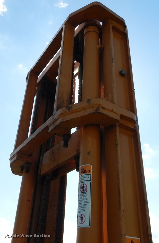 image for item DM4383 2010 Case 586G  forklift