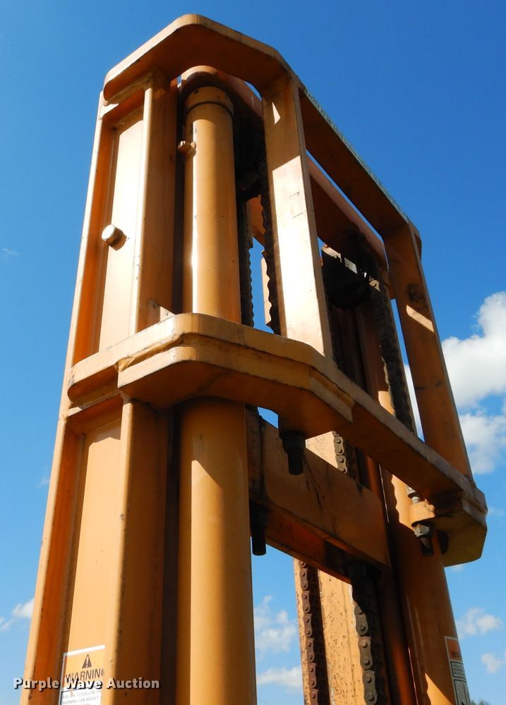 image for item DM4383 2010 Case 586G  forklift