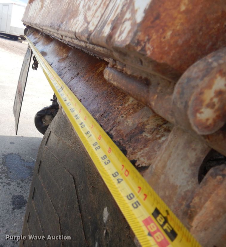 image for item DM5287 1994 Peterbilt 378  dump truck