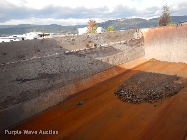 image for item DM5287 1994 Peterbilt 378  dump truck