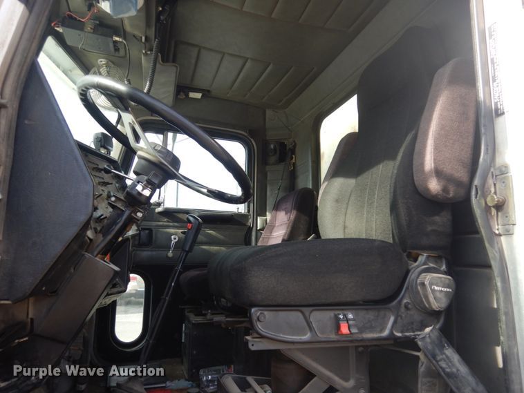 image for item DM5287 1994 Peterbilt 378  dump truck