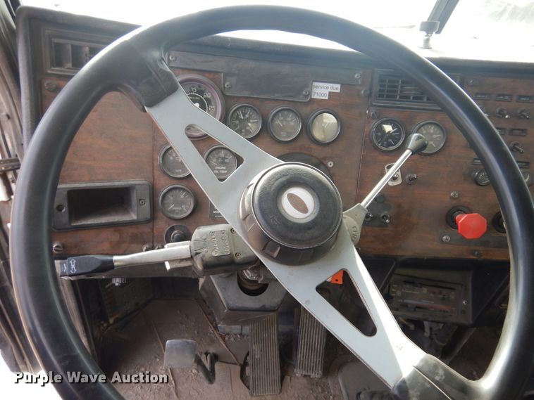 image for item DM5287 1994 Peterbilt 378  dump truck