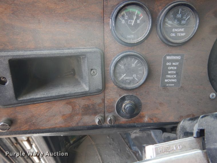 image for item DM5287 1994 Peterbilt 378  dump truck