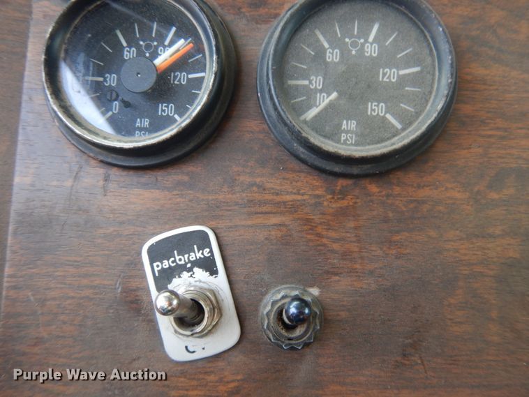 image for item DM5287 1994 Peterbilt 378  dump truck