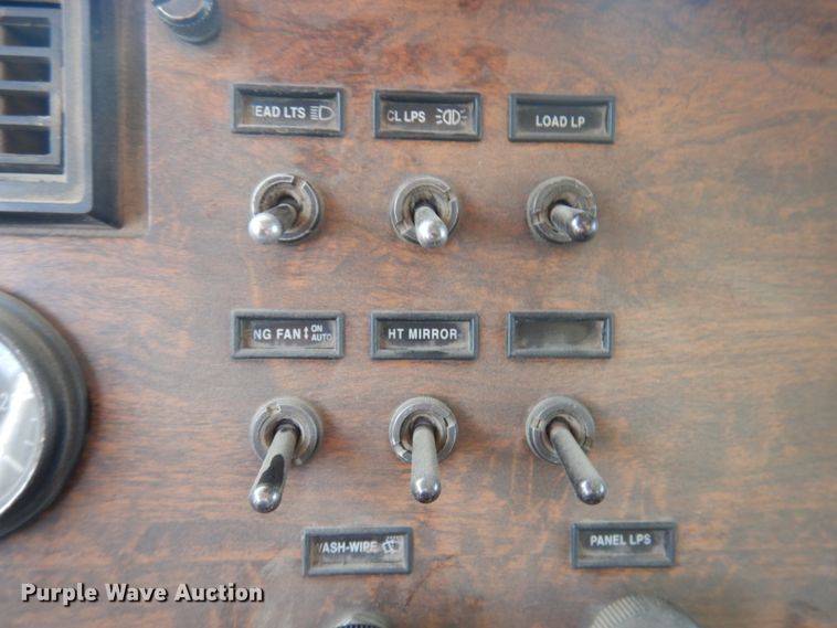 image for item DM5287 1994 Peterbilt 378  dump truck