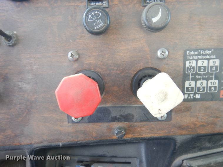 image for item DM5287 1994 Peterbilt 378  dump truck