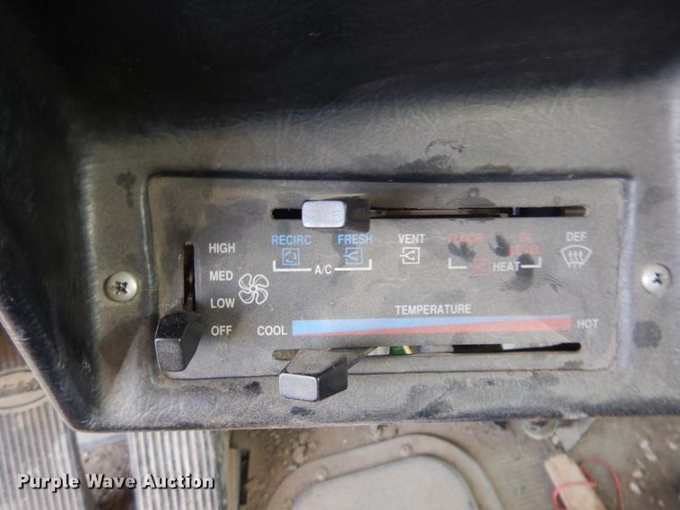 image for item DM5287 1994 Peterbilt 378  dump truck