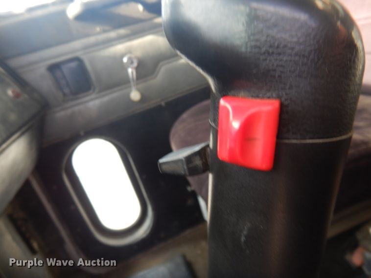 image for item DM5287 1994 Peterbilt 378  dump truck