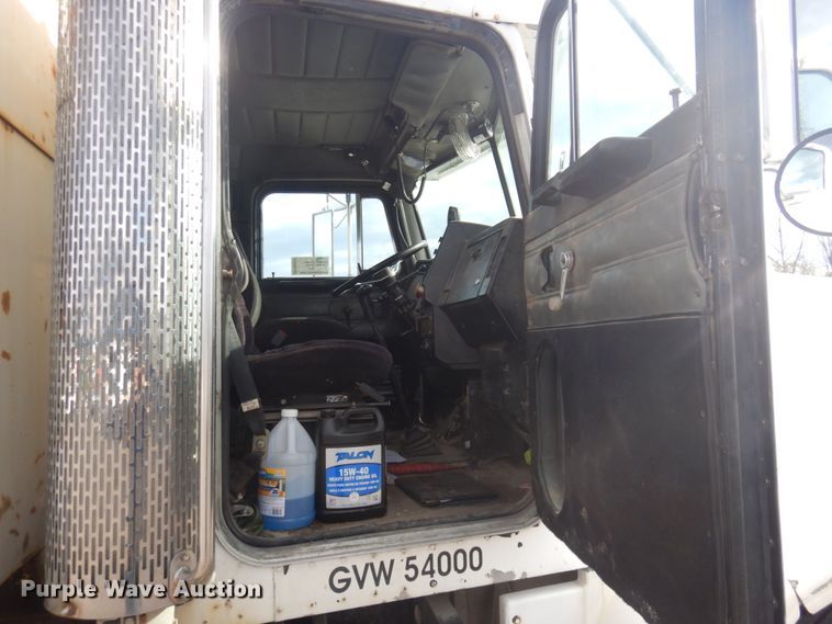 image for item DM5287 1994 Peterbilt 378  dump truck