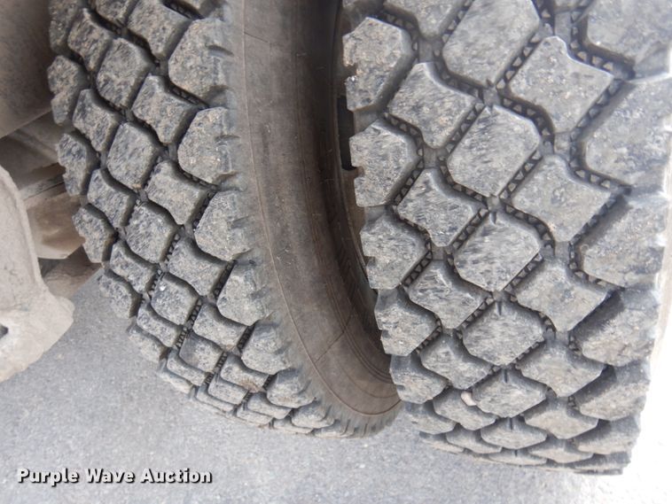 image for item DM5287 1994 Peterbilt 378  dump truck