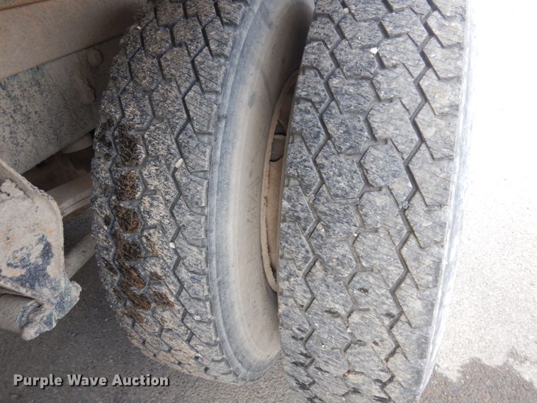 image for item DM5287 1994 Peterbilt 378  dump truck