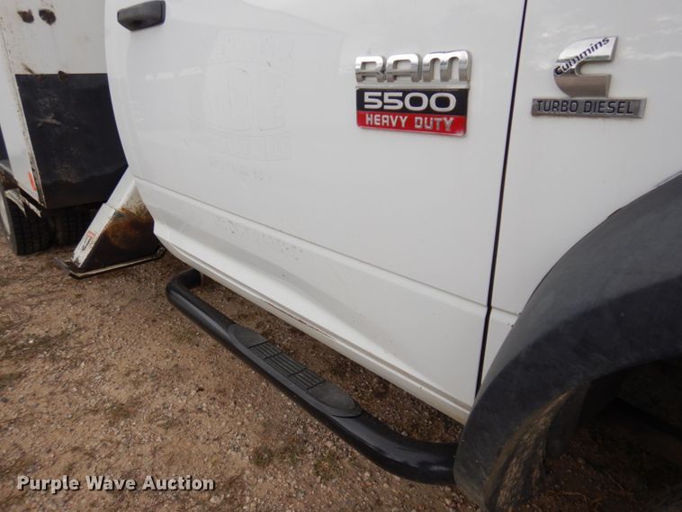 image for item DM5288 2011 Dodge Ram 5500HD  bucket truck