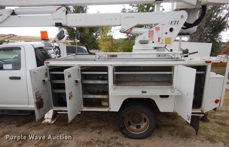 image for item DM5288 2011 Dodge Ram 5500HD  bucket truck