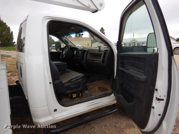 image for item DM5288 2011 Dodge Ram 5500HD  bucket truck