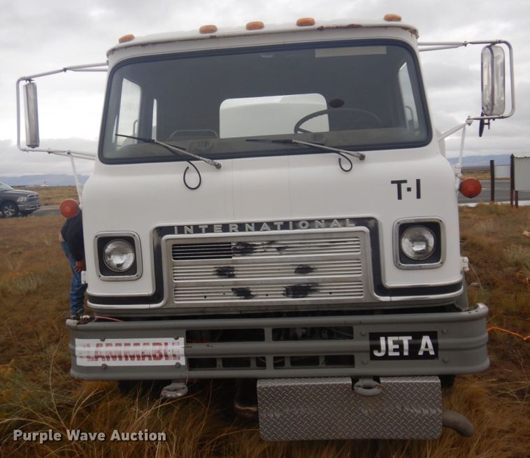 image for item DM5292 1975 International Cargo Star  fuel truck