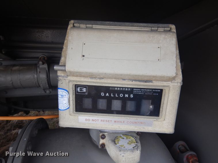 image for item DM5292 1975 International Cargo Star  fuel truck