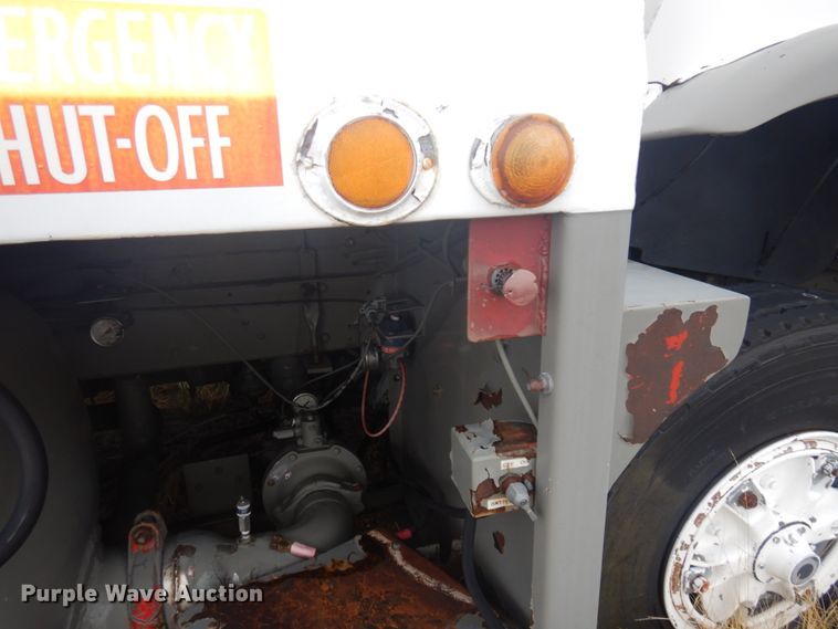 image for item DM5292 1975 International Cargo Star  fuel truck