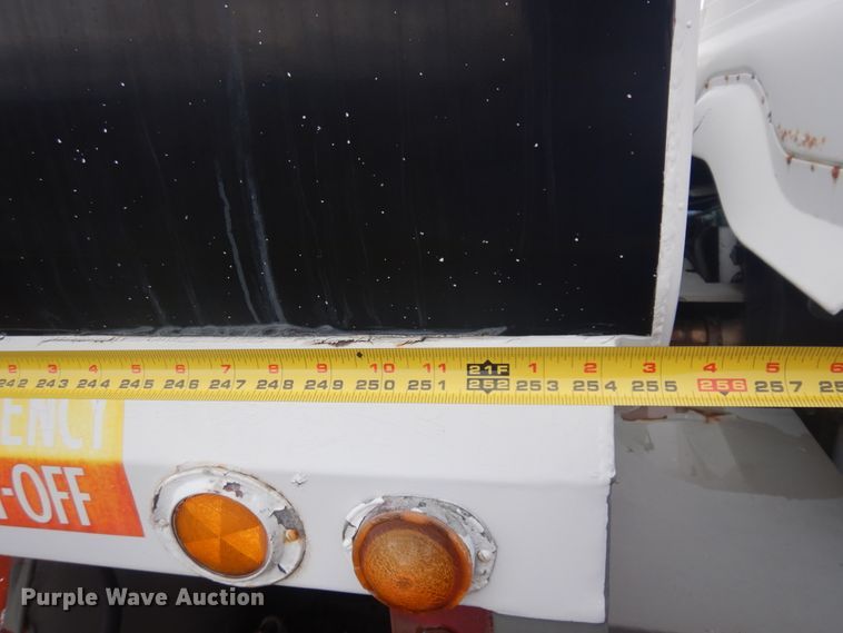 image for item DM5292 1975 International Cargo Star  fuel truck