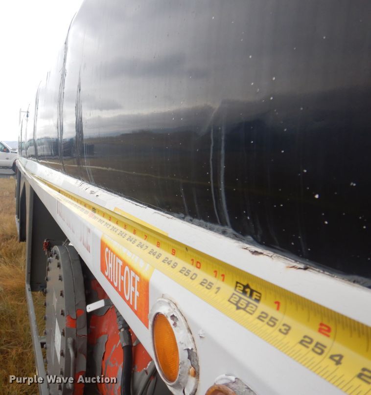 image for item DM5292 1975 International Cargo Star  fuel truck