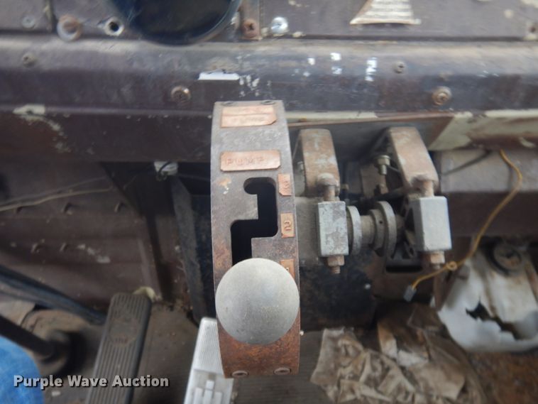 image for item DM5292 1975 International Cargo Star  fuel truck