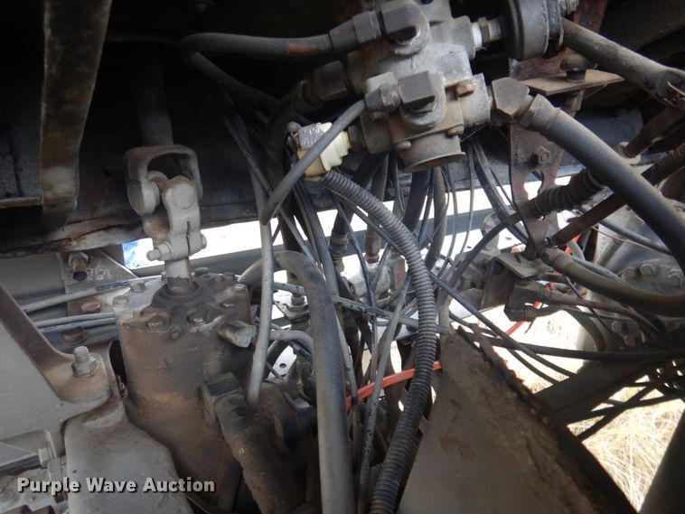 image for item DM5292 1975 International Cargo Star  fuel truck