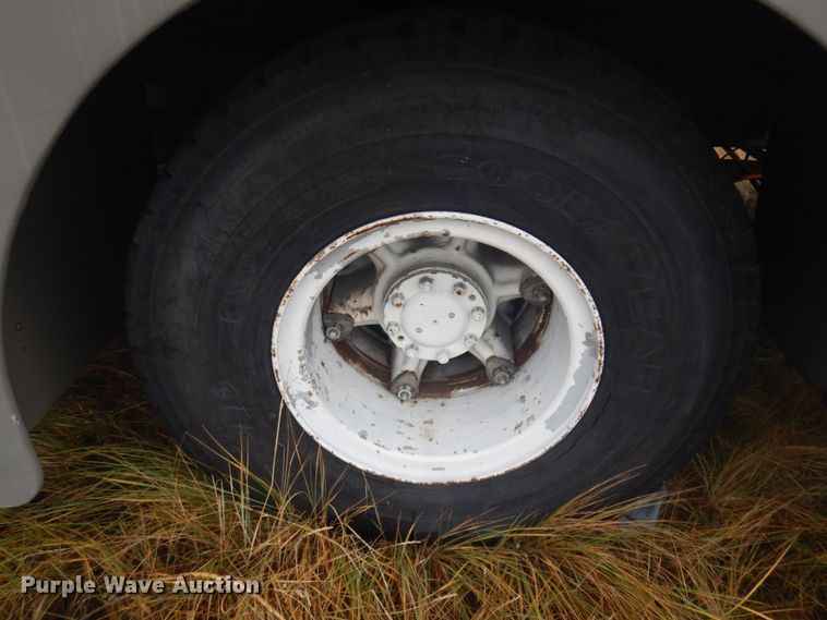 image for item DM5292 1975 International Cargo Star  fuel truck