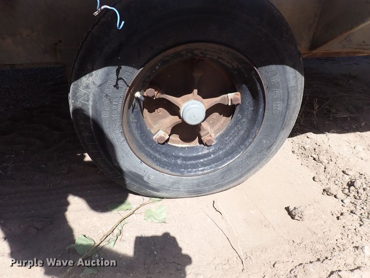 image for item DN1946 1994 Wells Cargo  jobsite trailer