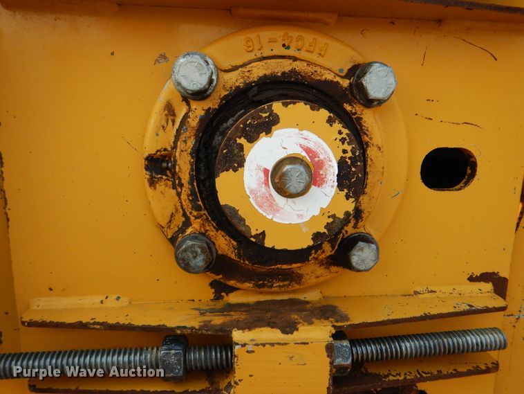 image for item HT9424 2004 Vermeer HG6000  horizontal grinder