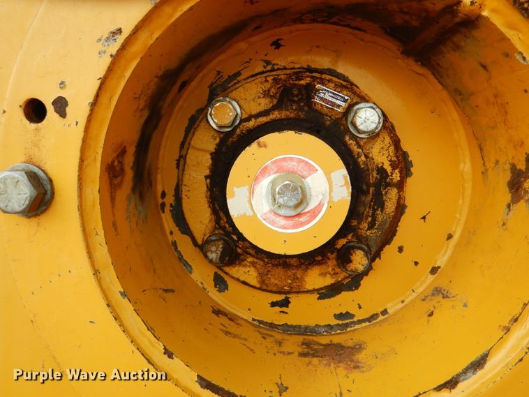 image for item HT9424 2004 Vermeer HG6000  horizontal grinder