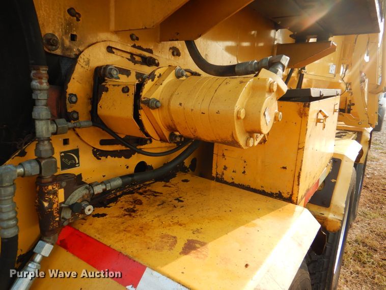 image for item HT9424 2004 Vermeer HG6000  horizontal grinder