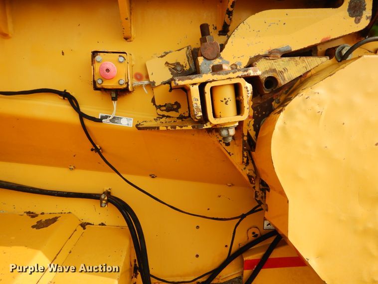 image for item HT9424 2004 Vermeer HG6000  horizontal grinder