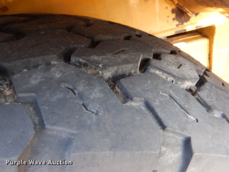 image for item HT9424 2004 Vermeer HG6000  horizontal grinder