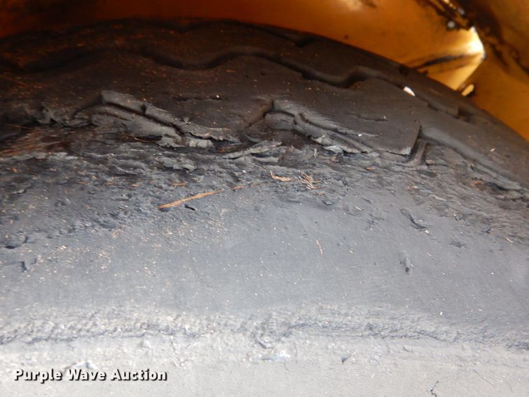 image for item HT9424 2004 Vermeer HG6000  horizontal grinder