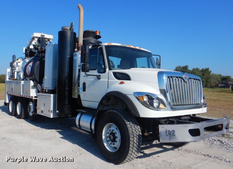 image for item HT9433 2011 International WorkStar 7600  vacuum truck