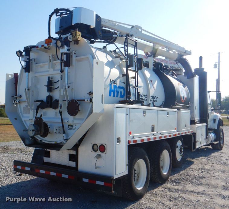 image for item HT9433 2011 International WorkStar 7600  vacuum truck