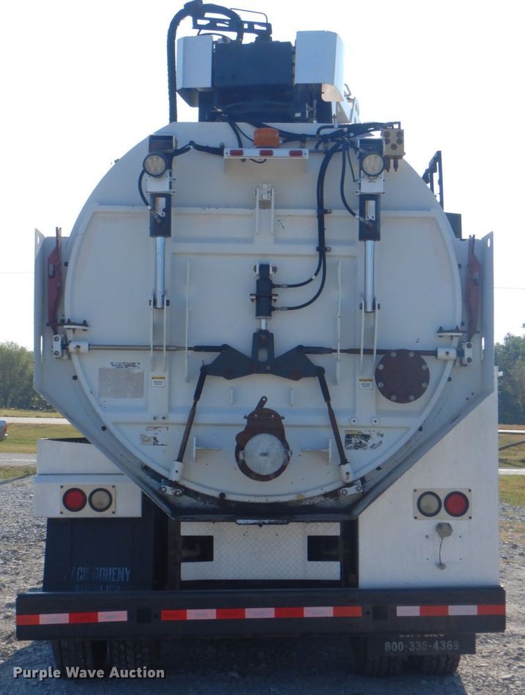 image for item HT9433 2011 International WorkStar 7600  vacuum truck