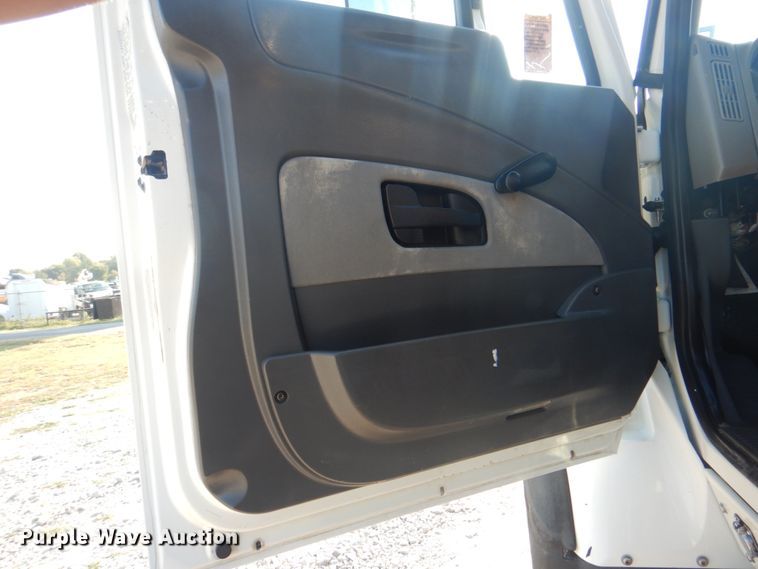 image for item HT9433 2011 International WorkStar 7600  vacuum truck