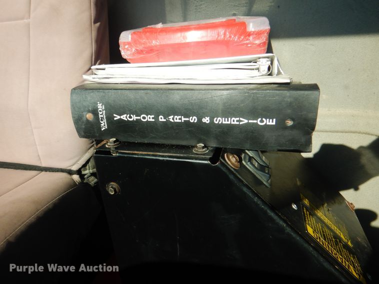 image for item HT9433 2011 International WorkStar 7600  vacuum truck