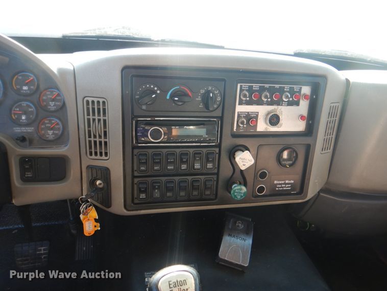 image for item HT9433 2011 International WorkStar 7600  vacuum truck