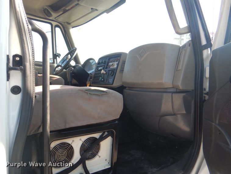 image for item HT9433 2011 International WorkStar 7600  vacuum truck