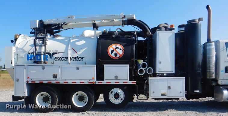 image for item HT9433 2011 International WorkStar 7600  vacuum truck