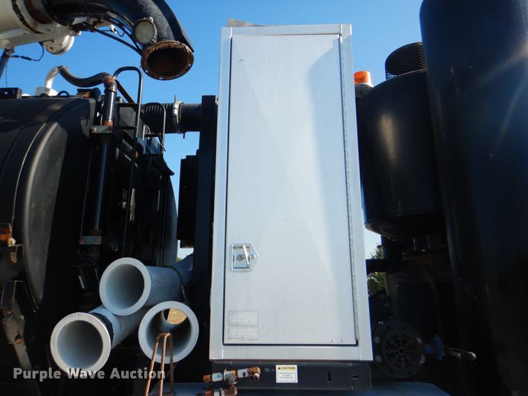 image for item HT9433 2011 International WorkStar 7600  vacuum truck