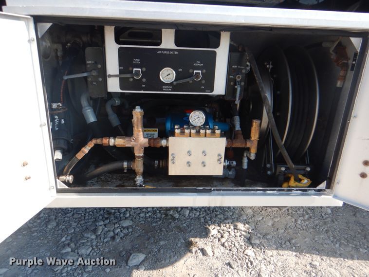 image for item HT9433 2011 International WorkStar 7600  vacuum truck