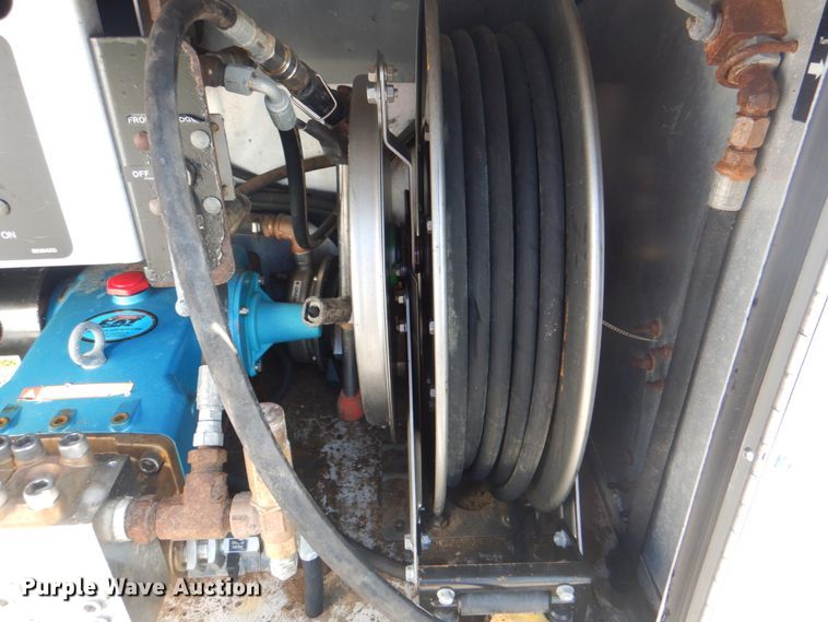 image for item HT9433 2011 International WorkStar 7600  vacuum truck