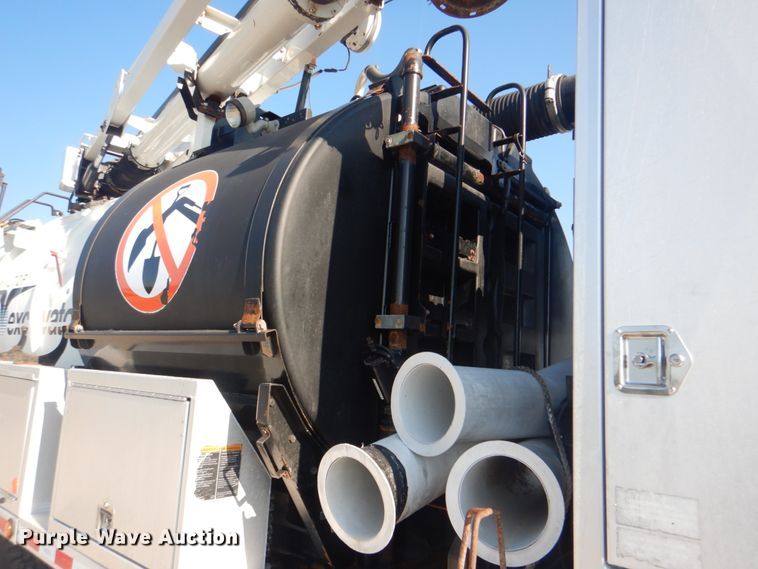 image for item HT9433 2011 International WorkStar 7600  vacuum truck