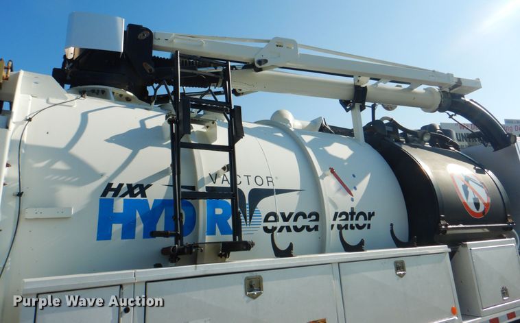 image for item HT9433 2011 International WorkStar 7600  vacuum truck