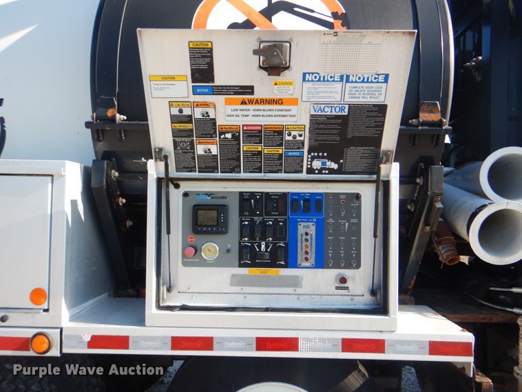 image for item HT9433 2011 International WorkStar 7600  vacuum truck