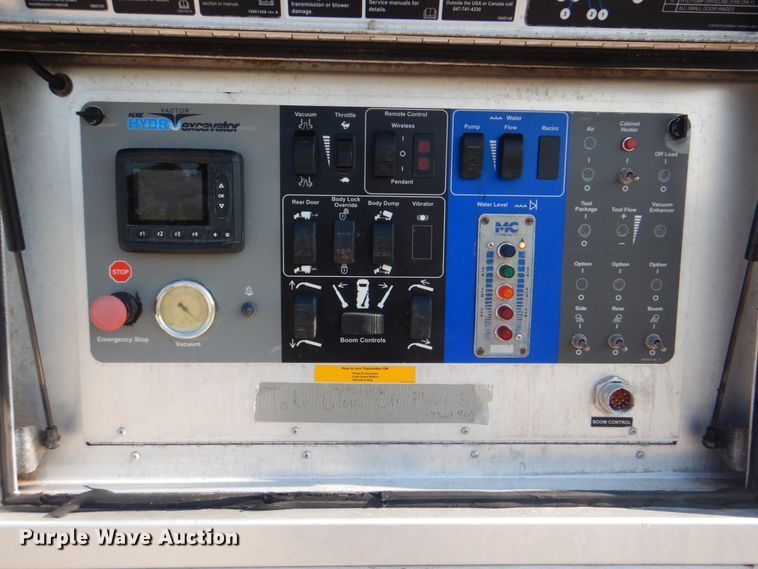 image for item HT9433 2011 International WorkStar 7600  vacuum truck